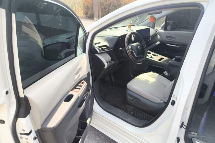 Used Toyota SIENNA 2023 2.5L Hybrid Comfort Edition
