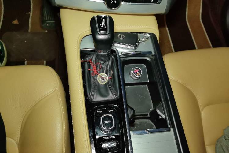 Used Volvo XC90  Gear Lever