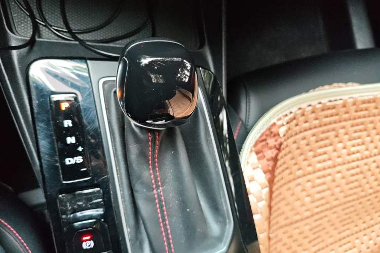 Used MG 5 2021 180 DVVT CVT Youth Luxury Edition Gear Lever