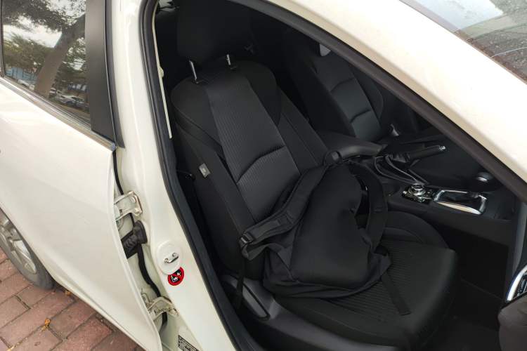 Used Mazda Mazda 3 Axela 2016 Sedan 1.5L Automatic Comfort Model