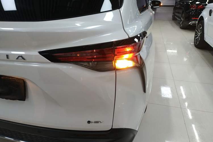 Used Toyota Granvia 2024 2.5L Hybrid Comfort Edition Right Rear Taillight