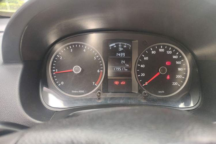 Used Volkswagen Lavida 2013 Classic 1.6L Manual Fashion Edition