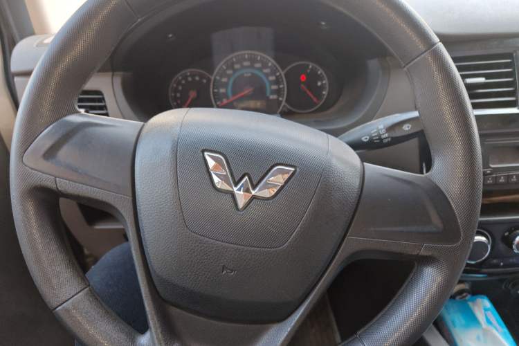 Used Wuling Rongguang V 2016 1.5L Standard Version