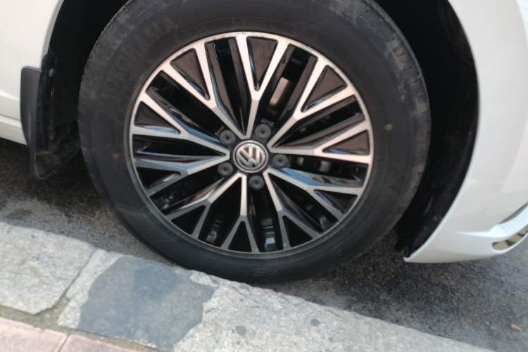 Used Volkswagen Sagitar 2019 200TSI DSG Comfort Version China VI Standard Right Front Wheel Hub