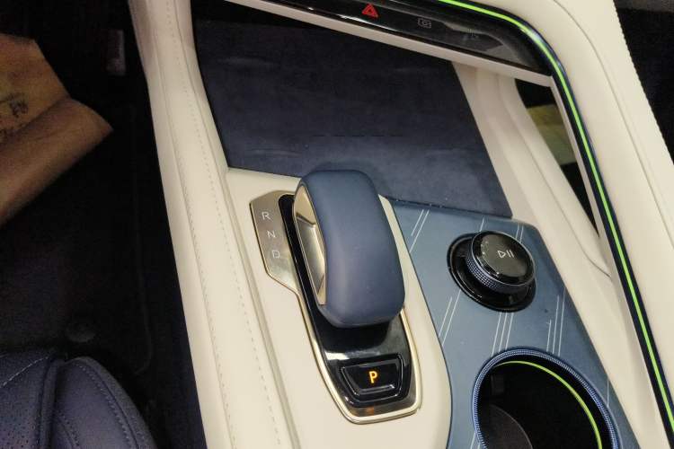 Used Zeekr 001 2025 YOU Edition 100 kWh All-Wheel Drive Gear Lever