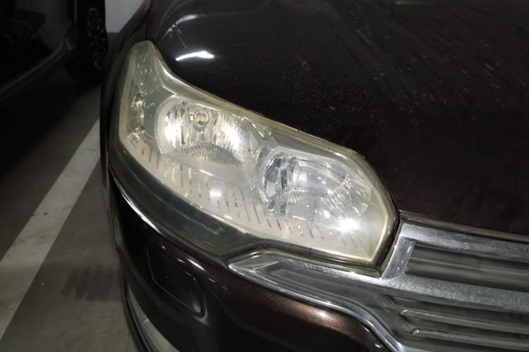 Used Citroen C5 2013 2.0L Manual Comfort Version Right Front Headlight