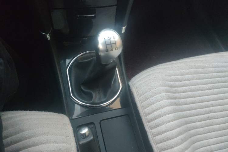 Used Zotye Z300 2014 1.5L Value Edition Manual Elite Model Gear Lever