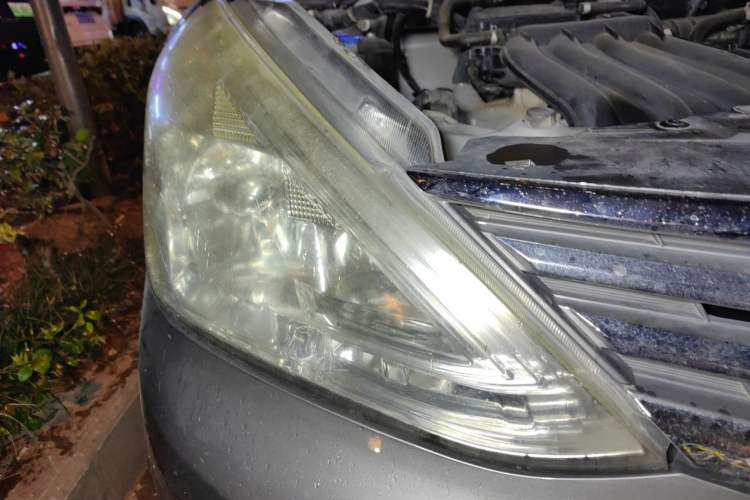 Used Nissan Livina 2013 1.6XE CVT Comfort Edition Right Front Headlight