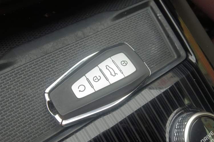 Used Geely Auto Monjaro L 2021 2.0TD DCT EVO Two-Wheel Drive Smart Luxury Version Vehicle Key