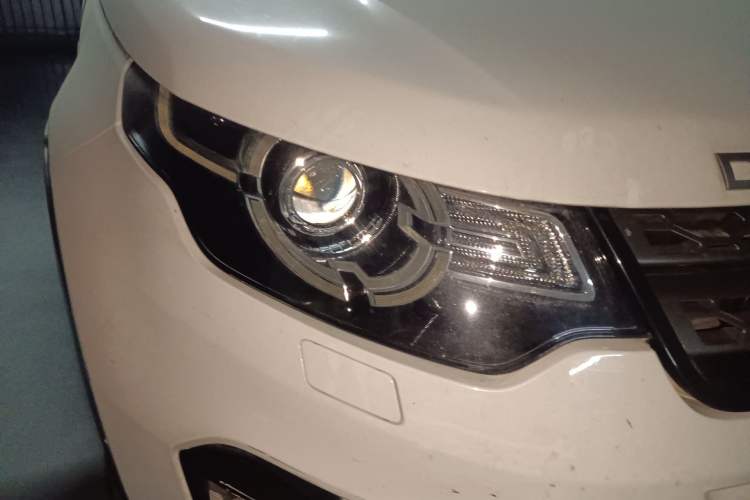 Used Land Rover Discovery Sport 2017 2.0T SE Right Front Headlight