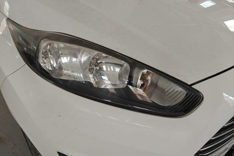 Used Ford Fiesta 2013 Sedan 1.5L Manual Fashion Edition
