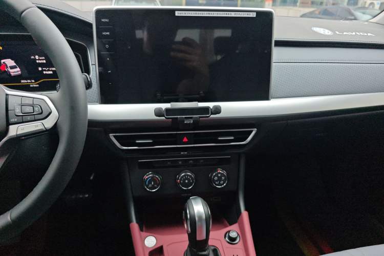 Used Volkswagen Lavida 2024 1.5L Automatic Starry Sky 5 Million Edition Audio And AC Panel