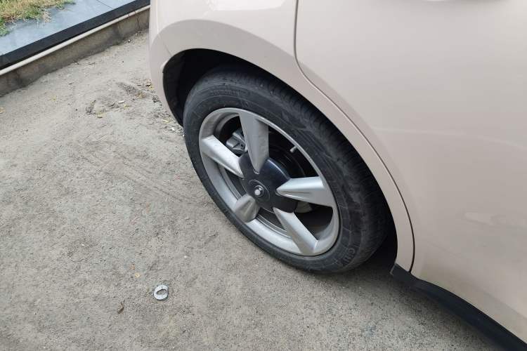 Used ORA Good Cat 2022 Morandi Edition 400km Standard Range Premium Version Lithium Iron Phosphate Right Rear Wheel Hub