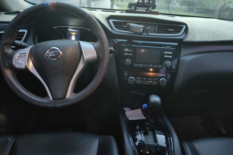 Used Nissan X-Trail 2015 2.0L CVT Comfort MAX Edition 2WD
