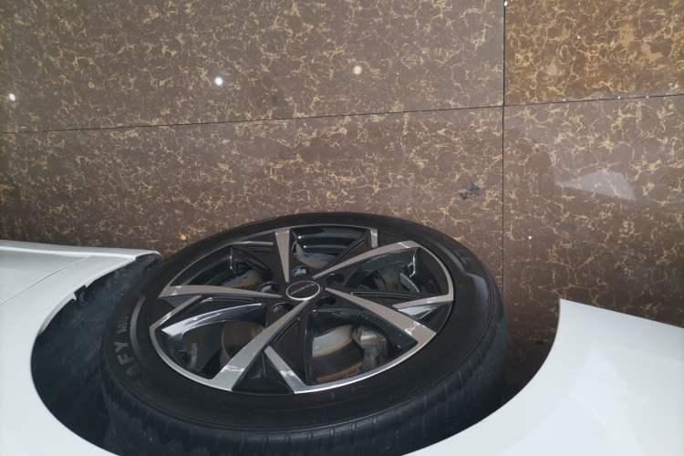 Used Roewe i5 2023 1.5L CVT Luxury Edition Left Front Wheel Hub