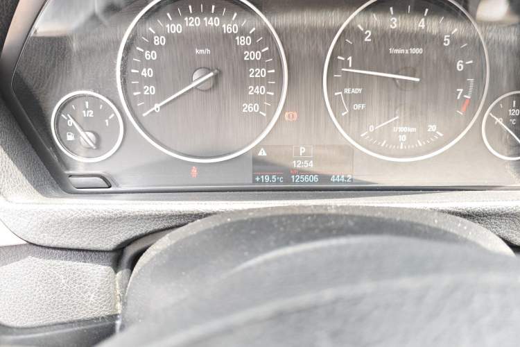 Used BMW 3 Series 2015 316i Active Edition Odometer Close Up