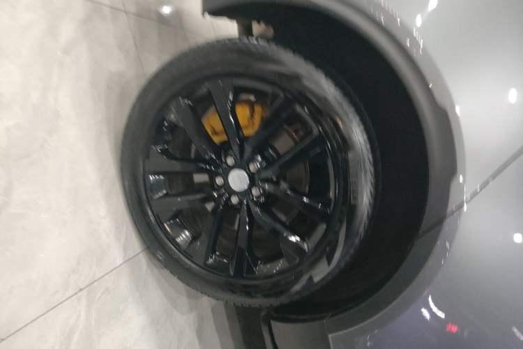 Used Land Rover Discovery 2024 360 PS S