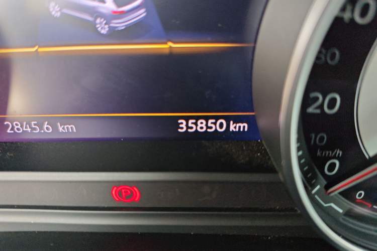 Used Volkswagen Touareg 2022 2.0 TSI Flagship Special Edition Odometer Close Up