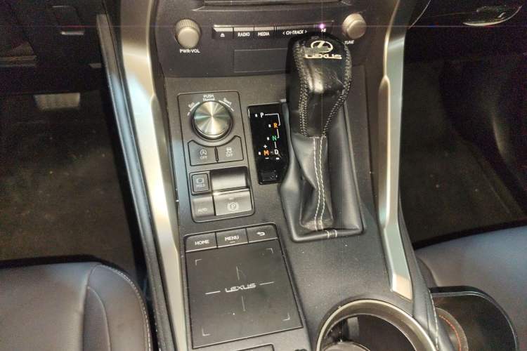 Used Lexus NX 2018 200 All-Wheel Drive FENGSHANG Version China VI Standard Gear Lever