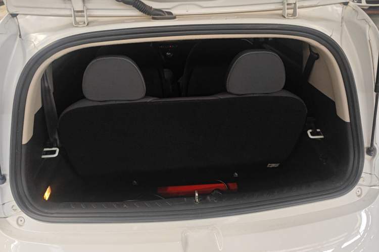 Used ORA White Cat 2022 Upgraded Model 305km Range Luxury Version Lithium-Ion Battery Trunk