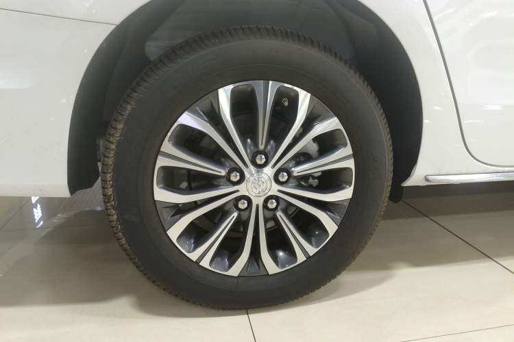 Used Buick GL8 2023 Facelifted Land Cruiser Executive Luxury Version