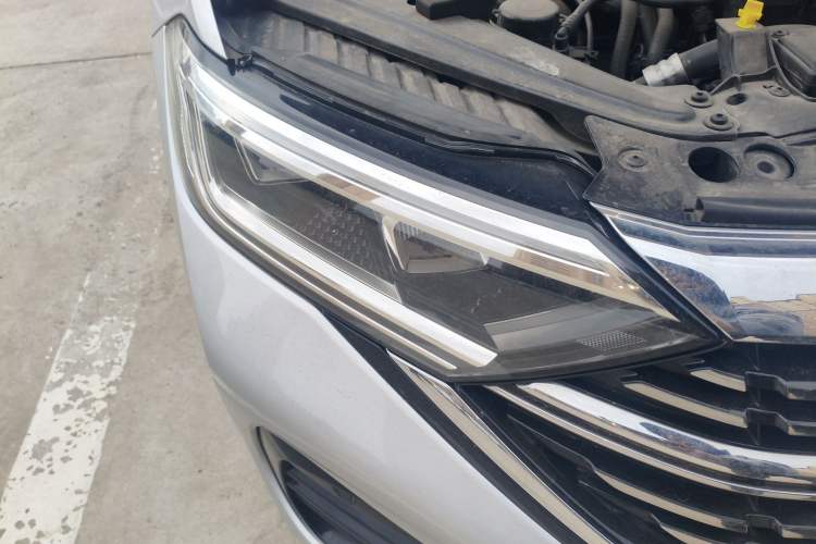 Used Volkswagen Sagitar 2023 280TSI DSG Excellence Edition Right Front Headlight