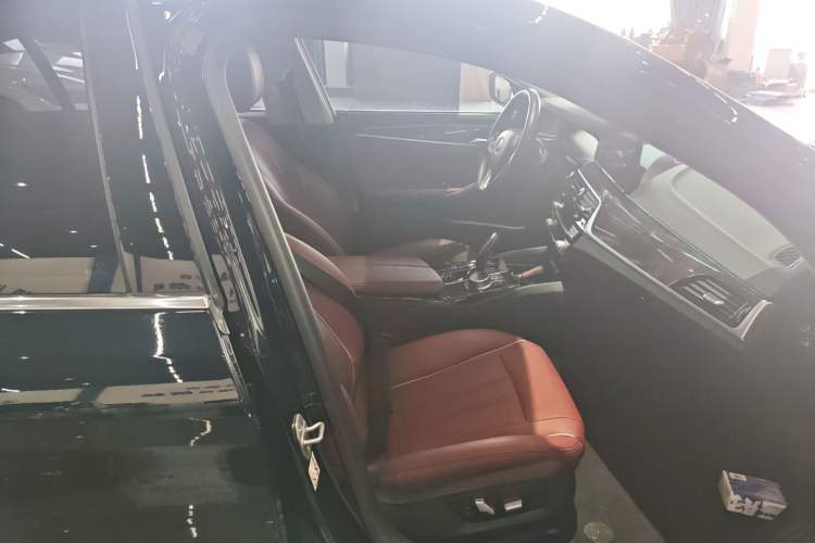 Used BMW 5 Series New Energy 2021 Updated 535Le Luxury Package Right Front Seat