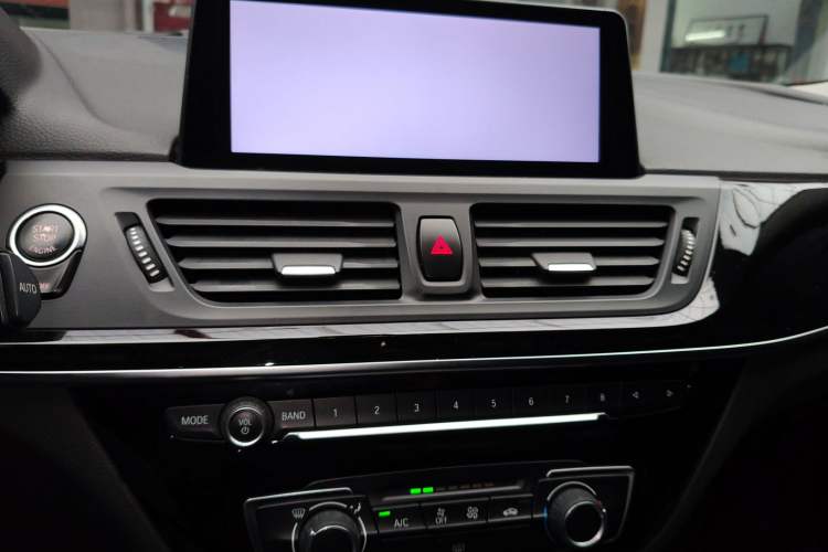 Used BMW 1 Series 2017 118i Sport Edition Audio And AC Panel