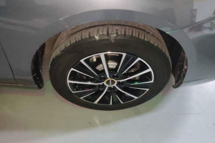Used Roewe i5 2021 1.5L Manual Platinum Edition Right Front Wheel Hub
