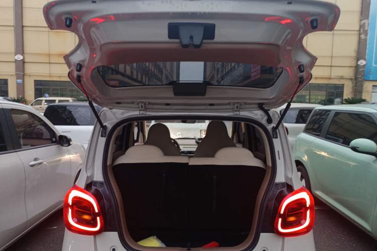 Used Wuling Hongguang MINIEV 2025 Four-Door Version Advanced Edition Trunk