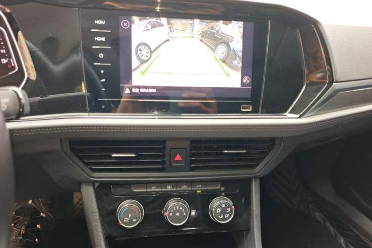 Used Volkswagen Sagitar 2022 280TSI DSG Flyover Edition Audio And AC Panel