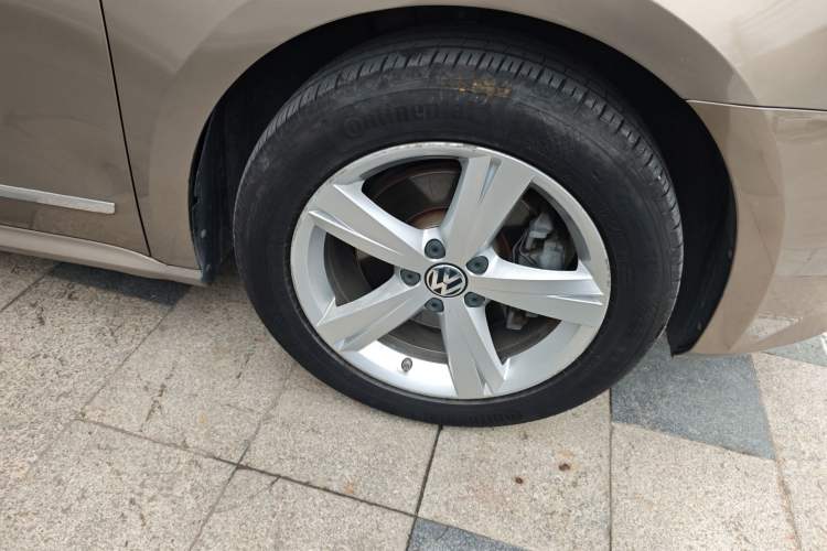 Used Volkswagen Passat 2015 1.8TSI DSG Prestige Edition Right Front Wheel Hub