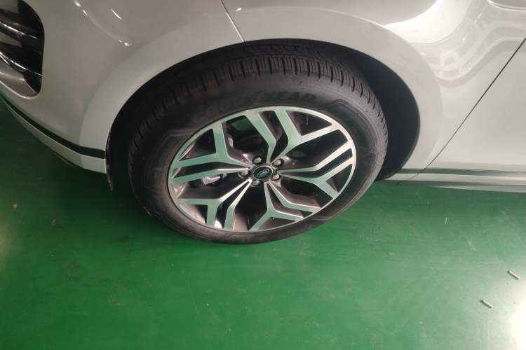 Used Land Rover Range Rover Evoque 2024 Aurora L 249 PS Prestige Light-Chasing Edition
