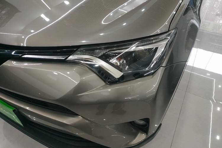 Used Toyota RAV4 2016 2.0L CVT Two-Wheel Drive Fashion Edition China V Standard