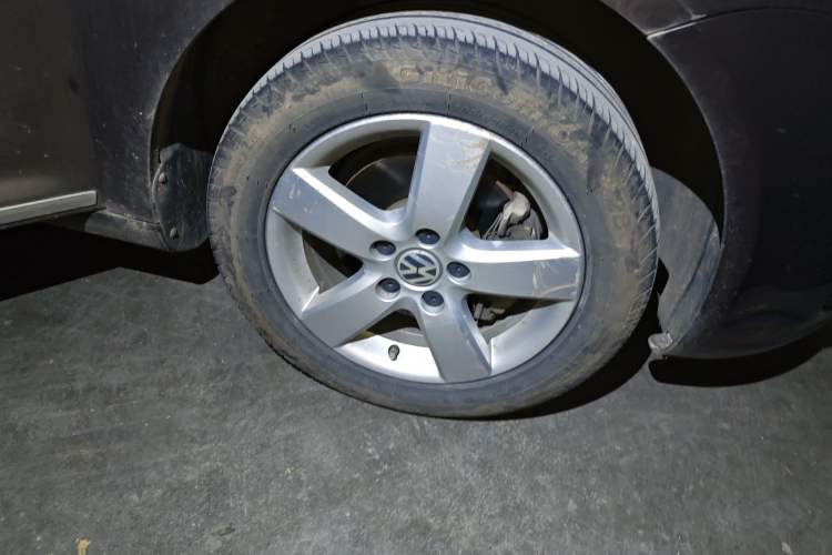 Used Volkswagen Touran 2011 1.4T Manual Zhiya Edition 5 Seats Right Front Wheel Hub