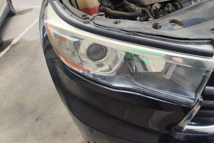 Used Toyota Highlander 2015 2.0T Four-Wheel Drive Elite Edition 7-Seater Right Front Headlight