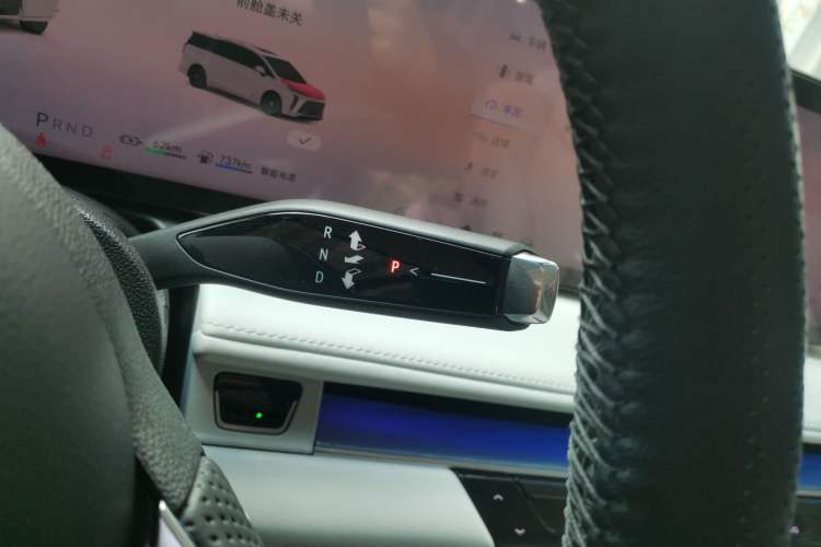 Used Buick GL8 New Energy 2024 Lu Zun Deluxe Edition 7-Seater
