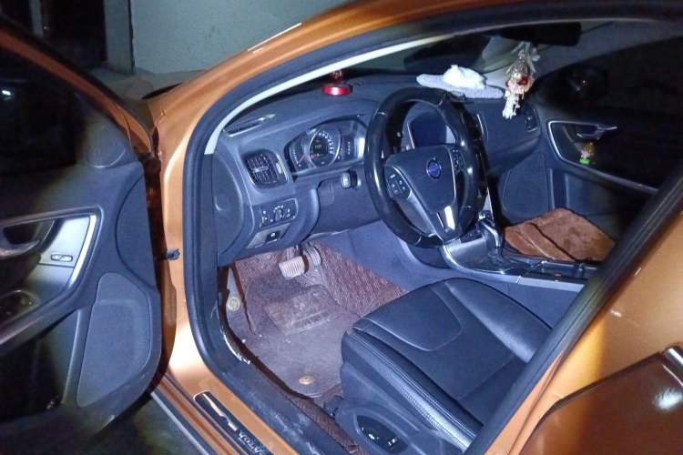 Used Volvo S60 2015 S60L 2.0T Zhiyuan Edition