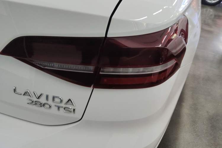 Used Volkswagen Lavida 2021 280TSI DSG Comfort Edition Exterior 3