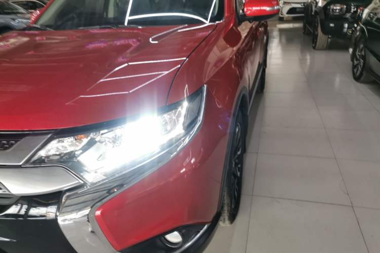 Used Mitsubishi Outlander 2019 2.0L Two-Wheel Drive Comfort Edition 5 Seats China VI Standard