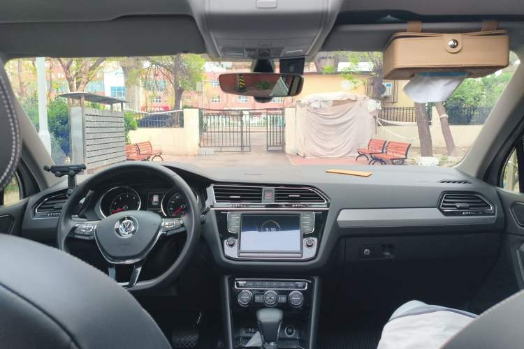 Used Volkswagen Tiguan L 2017 330TSI Automatic Two-Wheel Drive Flagship Edition Center Console