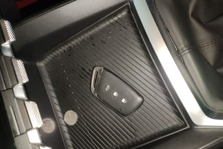 Used Baojun RM-5 2019 1.5T Manual Elite Version with 24-Hour Online Service 6 Seats Interior 1