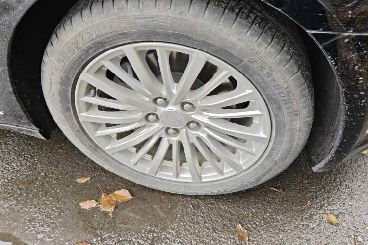 Used Cadillac CT6 2021 28T Luxury Version Right Front Wheel Hub