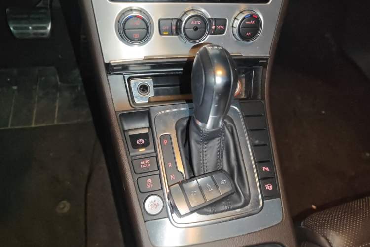 Used Volkswagen FAW-Volkswagen CC 2016 1.8TSI Luxury Model Gear Lever