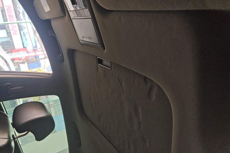 Used Chevrolet Captiva 2015 2.4L 4x4 Flagship Edition 7-Seater
