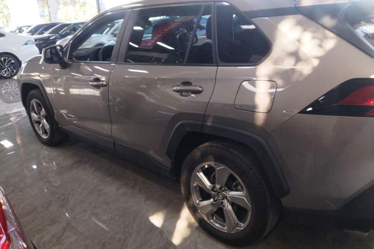 Used Toyota RAV4 2021 2.0L CVT Two-Wheel Drive Fashion PLUS Edition