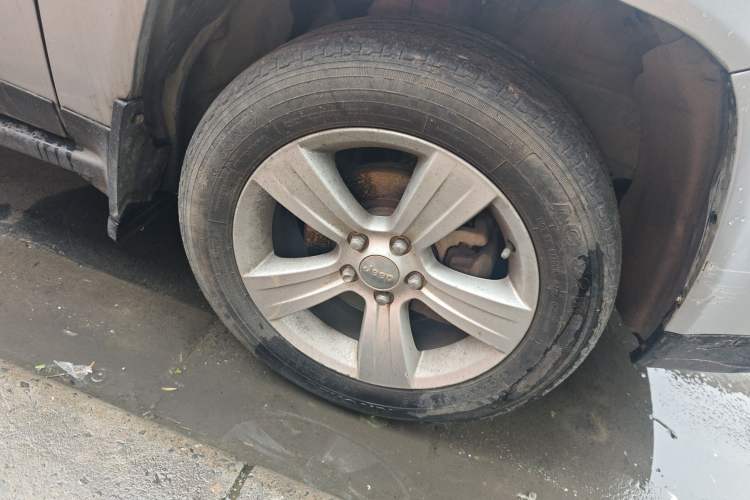 Used Jeep Compass 2011 2.4L four-wheel drive Comfort version