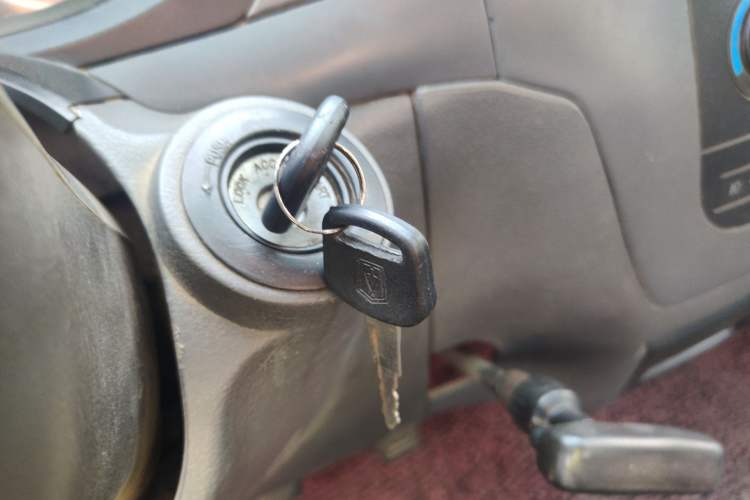 Used Foton Scenic 2014 2.0L Express Classic Short-Wheelbase High-Roof 491EQ4A
