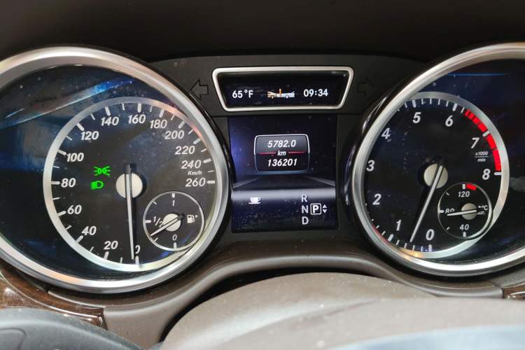 Used Mercedes-Benz M-Class 2012 ML 350 Luxury Edition Odometer Close Up