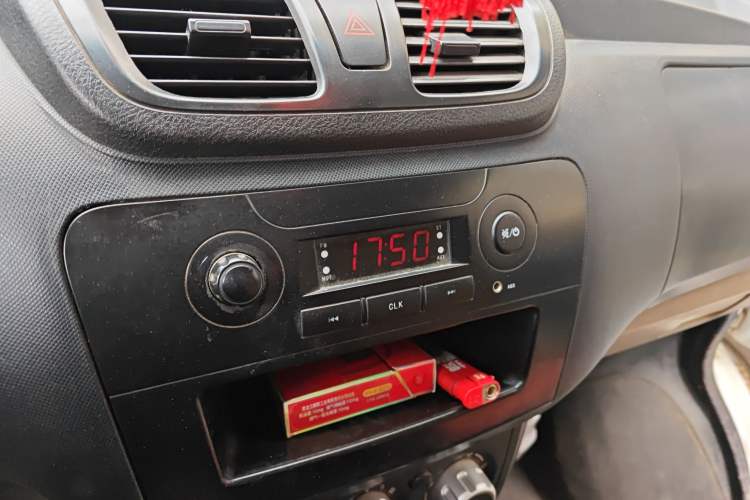 Used Dongfeng Xiaokang V29 2012 1.2L Standard Version Audio And AC Panel